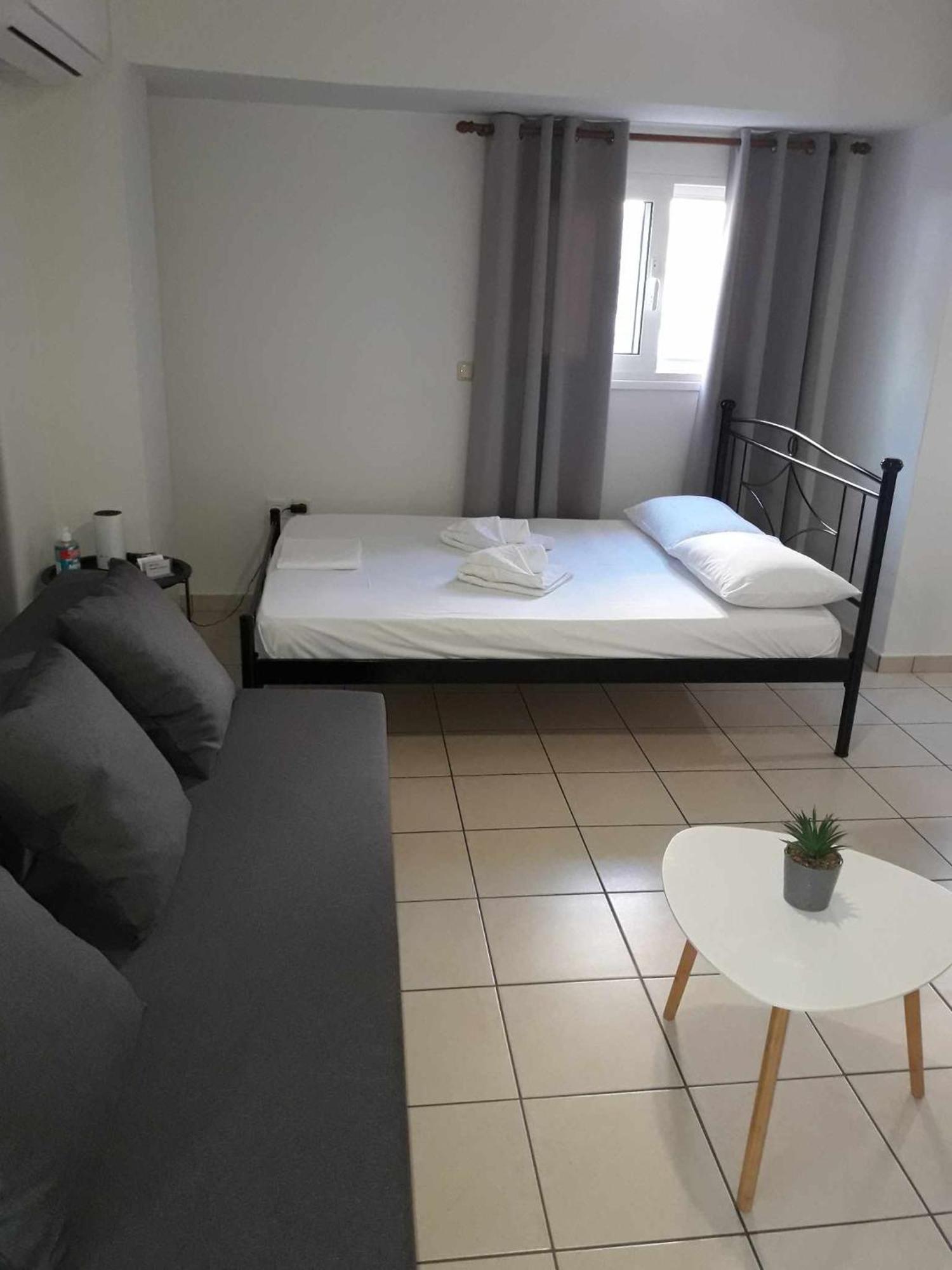 Appartement Simple, Calm And Center 2 à Kalamata Extérieur photo